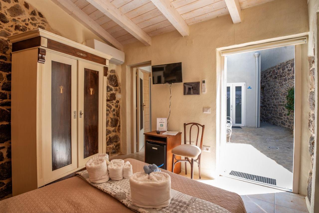 Bed and Breakfast Domo Sa Barra Сант'Антьоко Екстер'єр фото